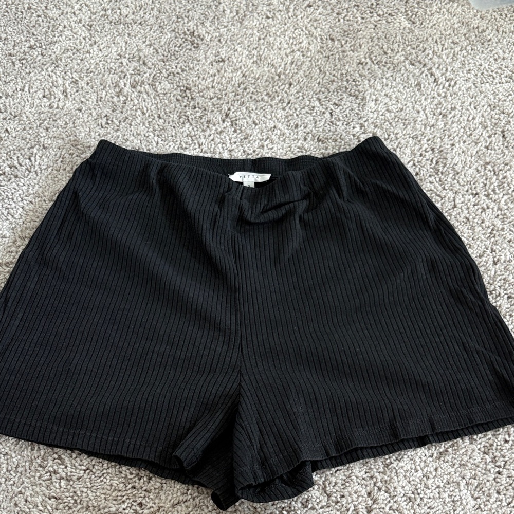 Vetta- Ribbed Women’s Shorts - Minimal Casual Style